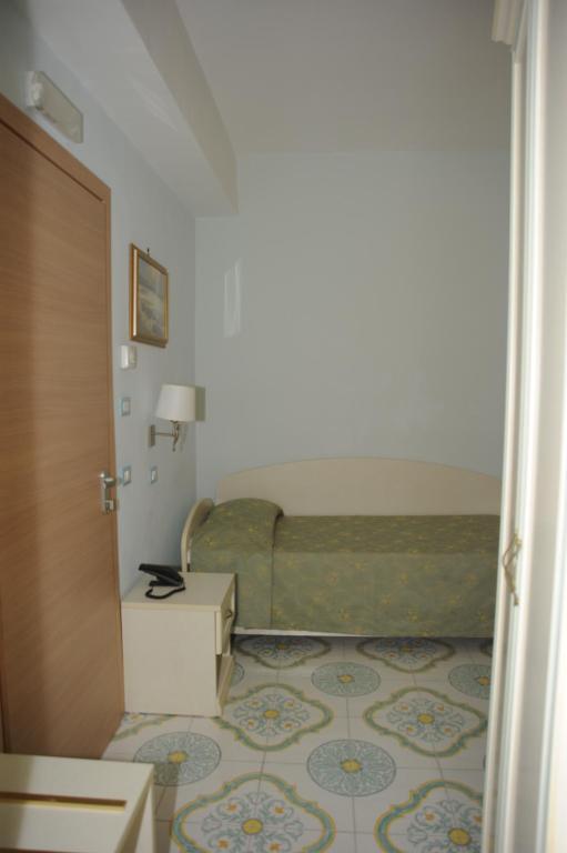 Hotel Rivamare Ischia Room photo